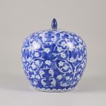 1730 9294 VASE AND COVER